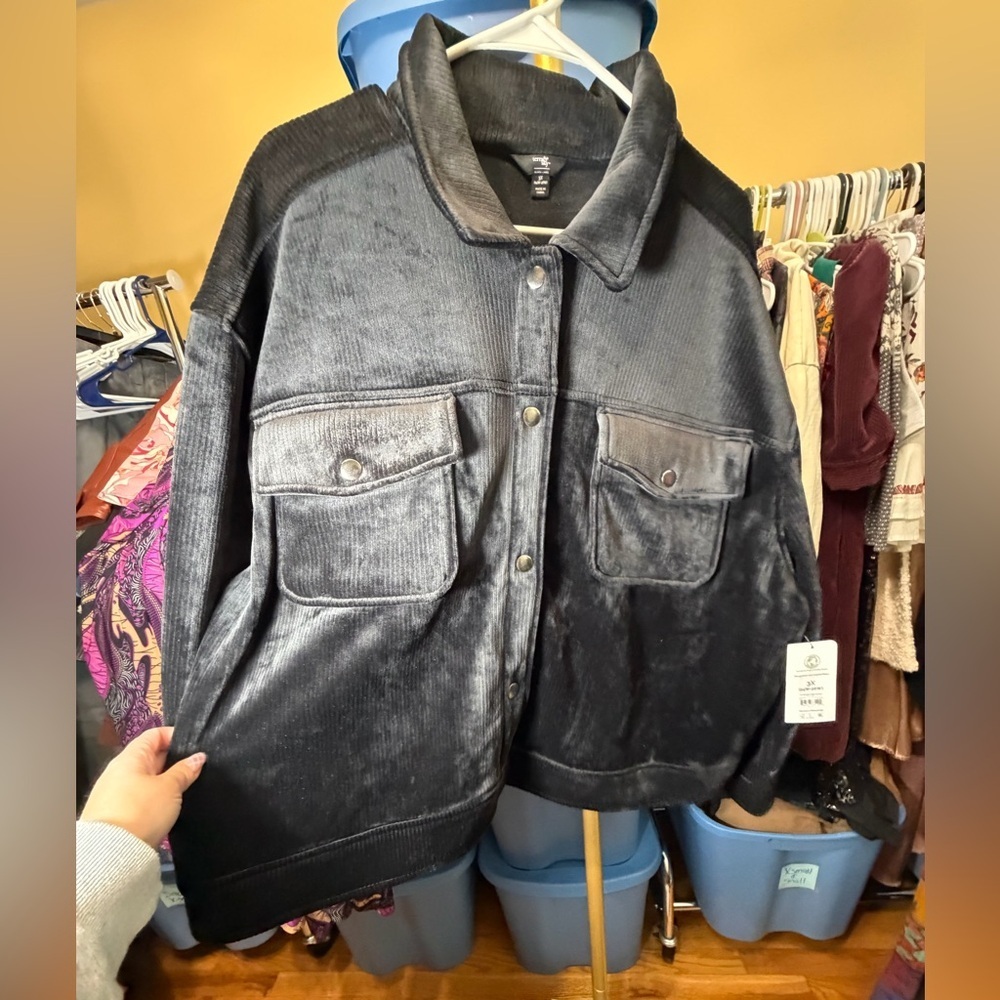 NWT Terra & Sky Soft Velvety Corduroy Shacket